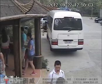 D1效果-某山庄停车场白天/夜间视频监控效果录像演示