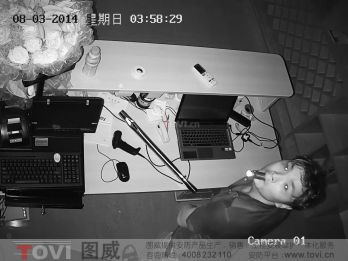 130万像素-深圳龙华某店铺半夜被盗完整版视频